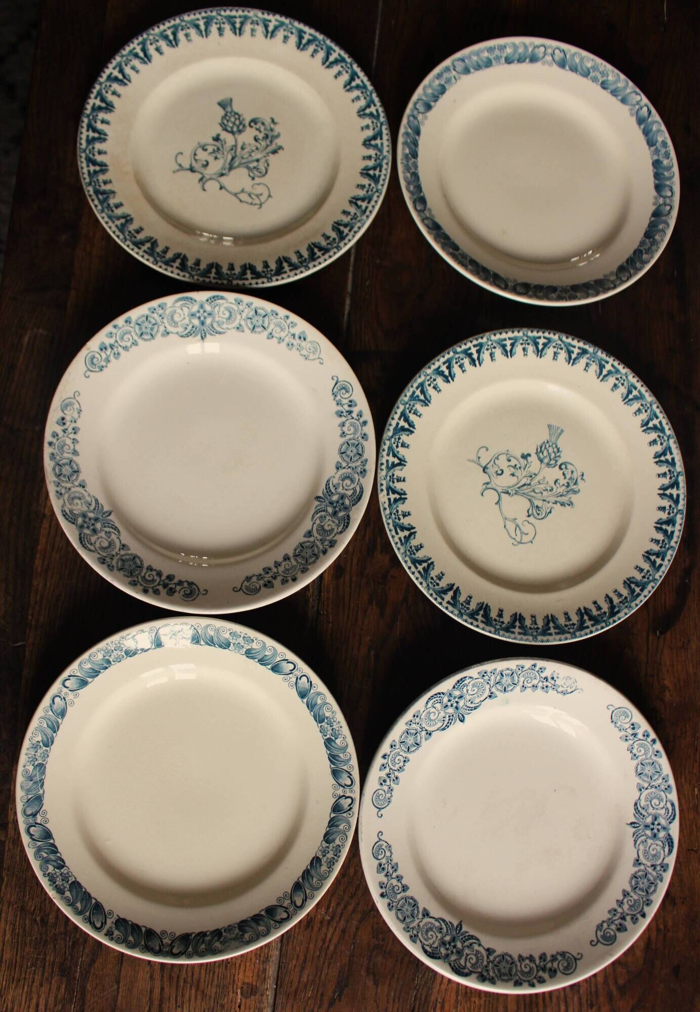 6 mismatched flat plates Terre de fer bleu Alésia Marcel Longchamp