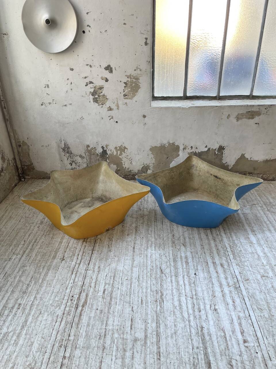 Set of 2 free-form fiberglass planters