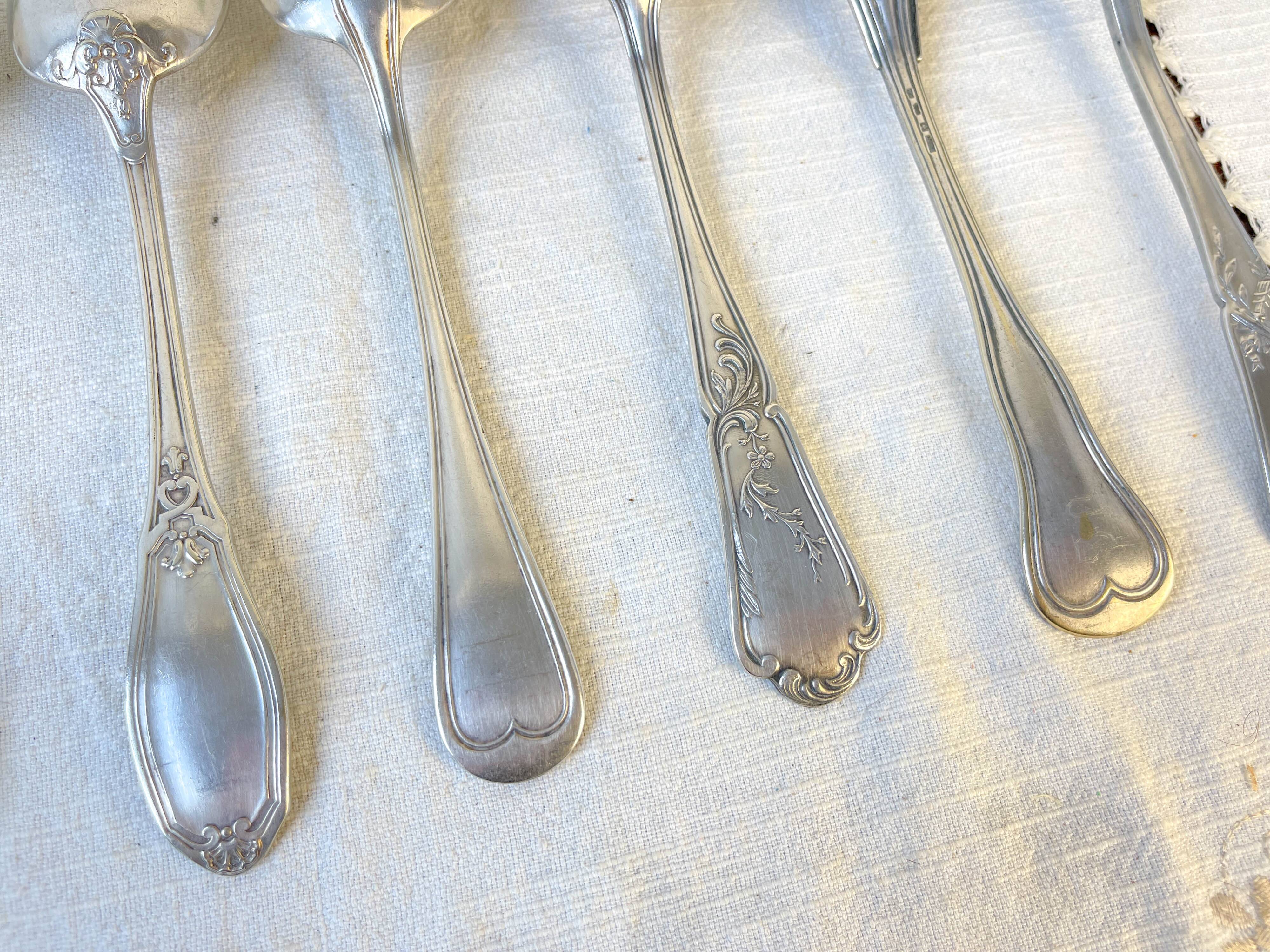 Set of 6 mismatched vintage soup spoons