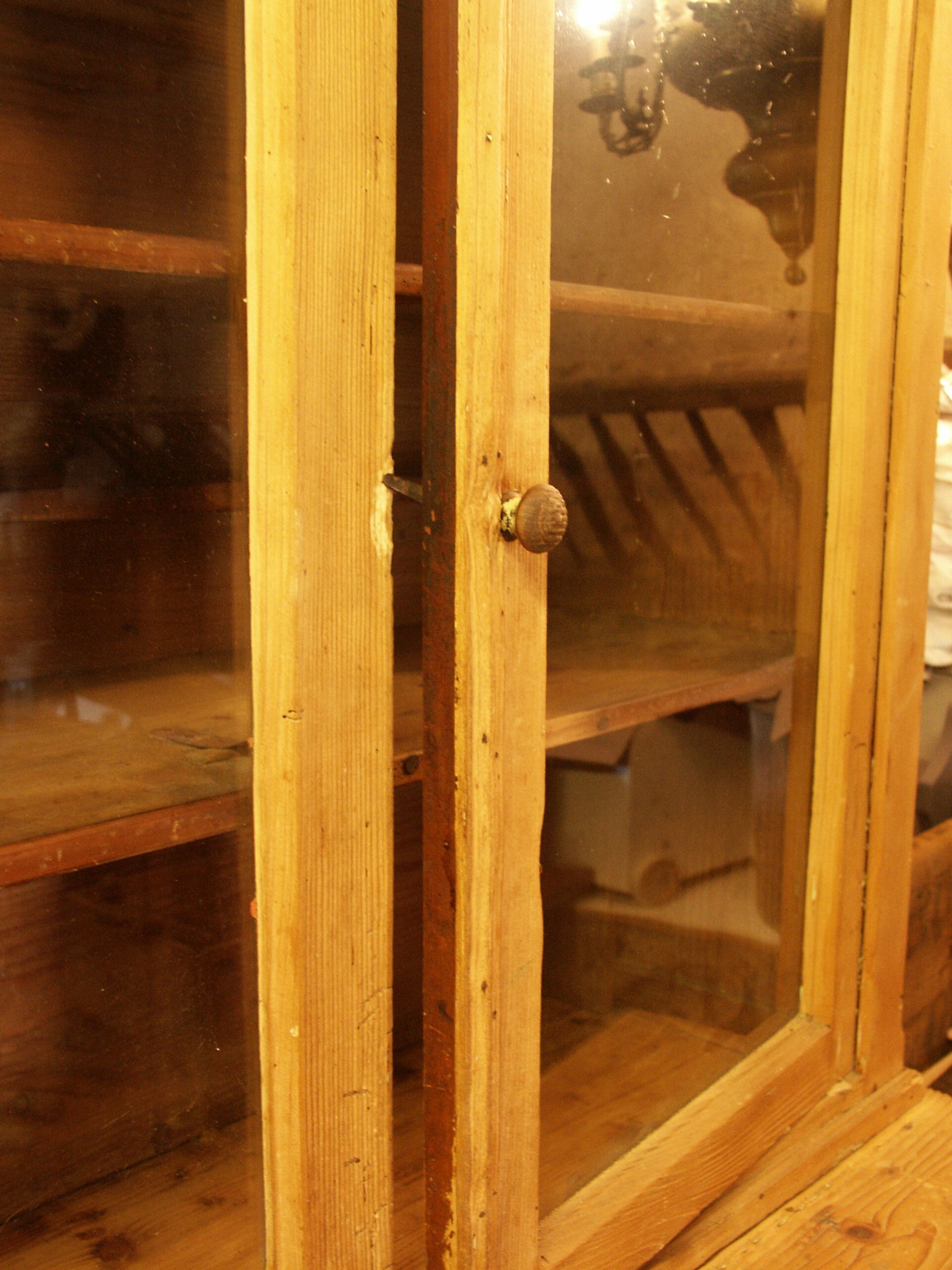 Buffet 2 pine bodies