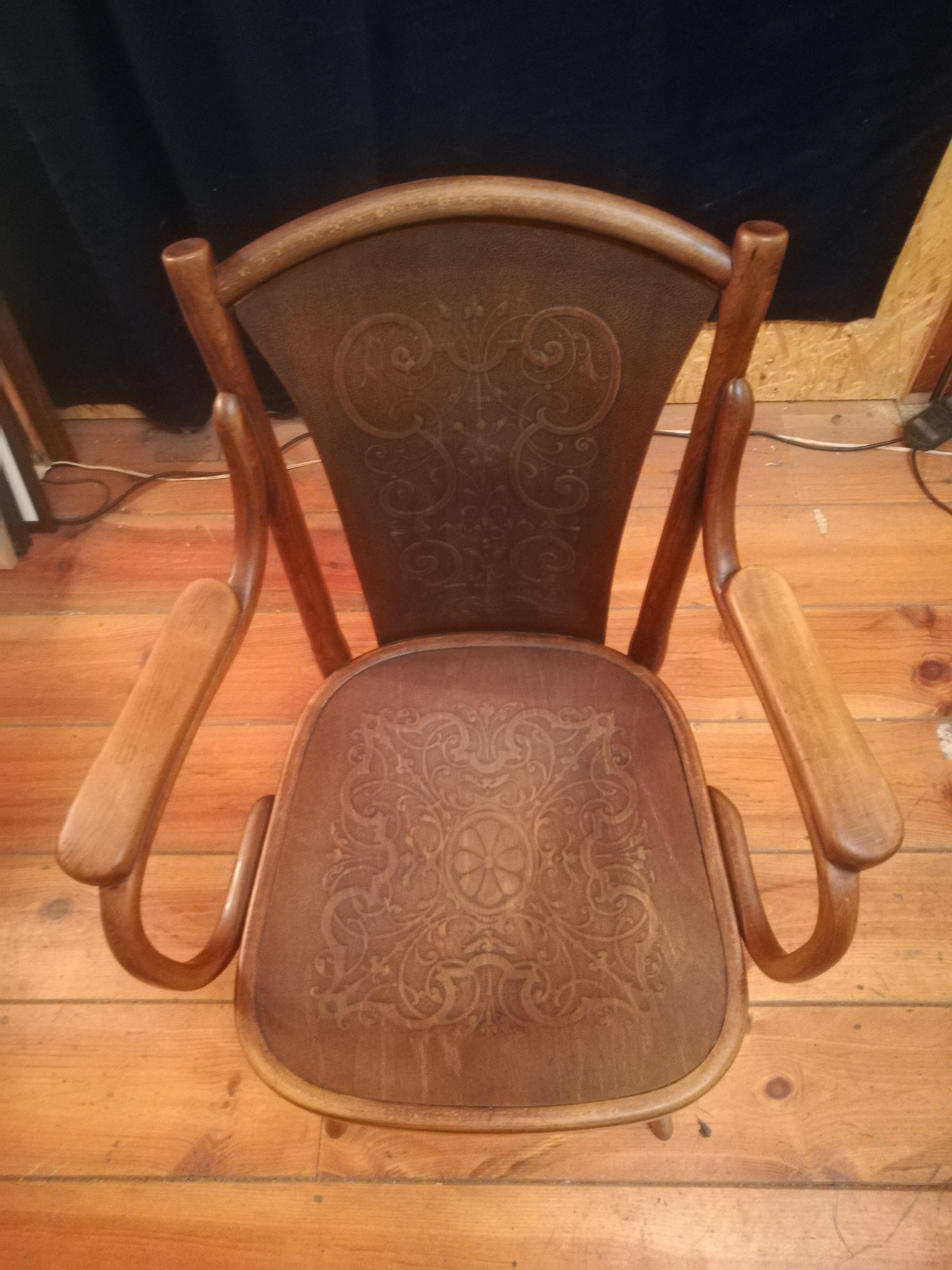 Thonet armchair in curved wood and stylized patterns