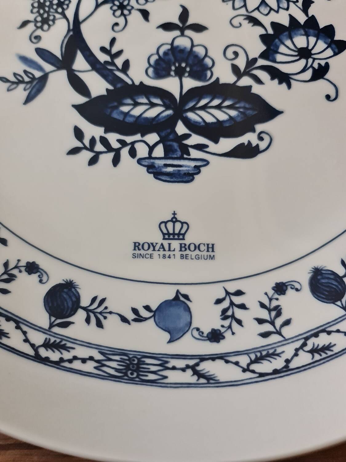 Serving dish with its shovel