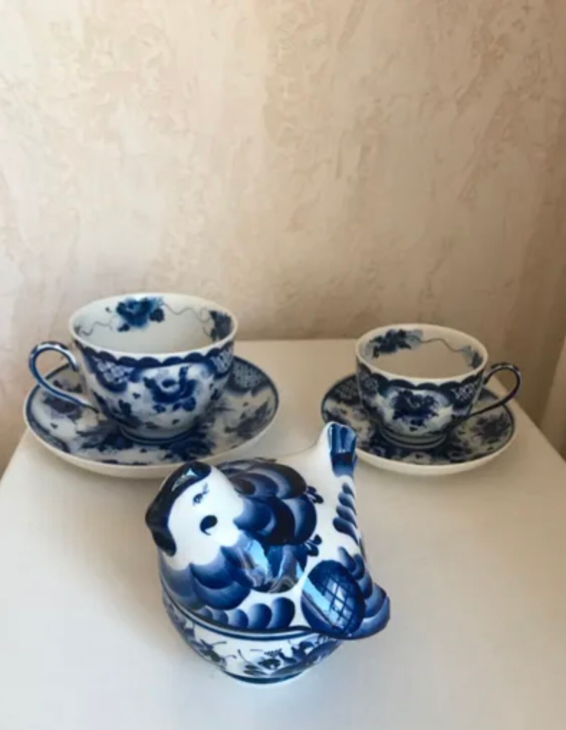 Set of cups and sugar bowl