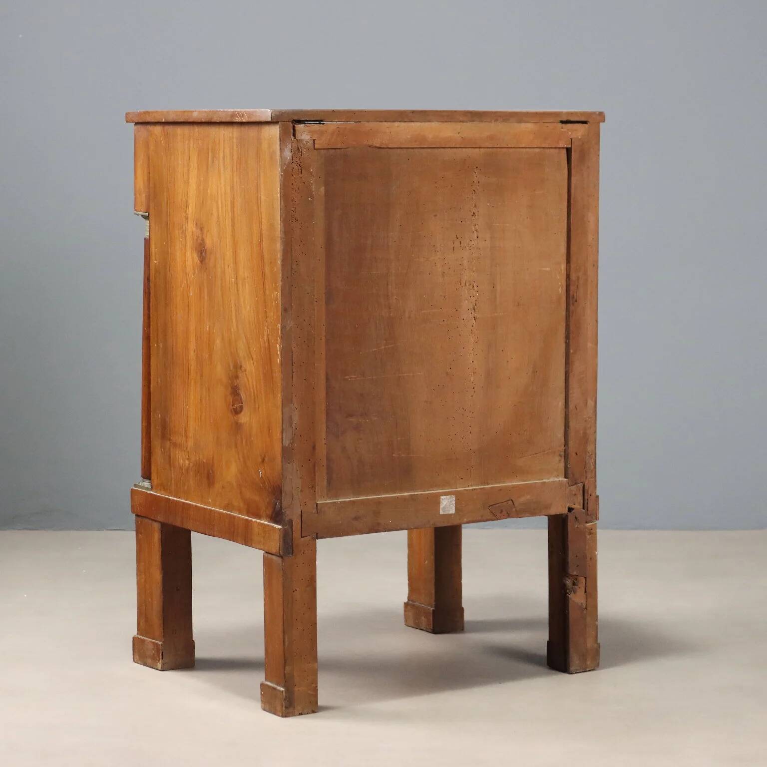 Antique bedside table in poplar with walnut veneer, 19th century.