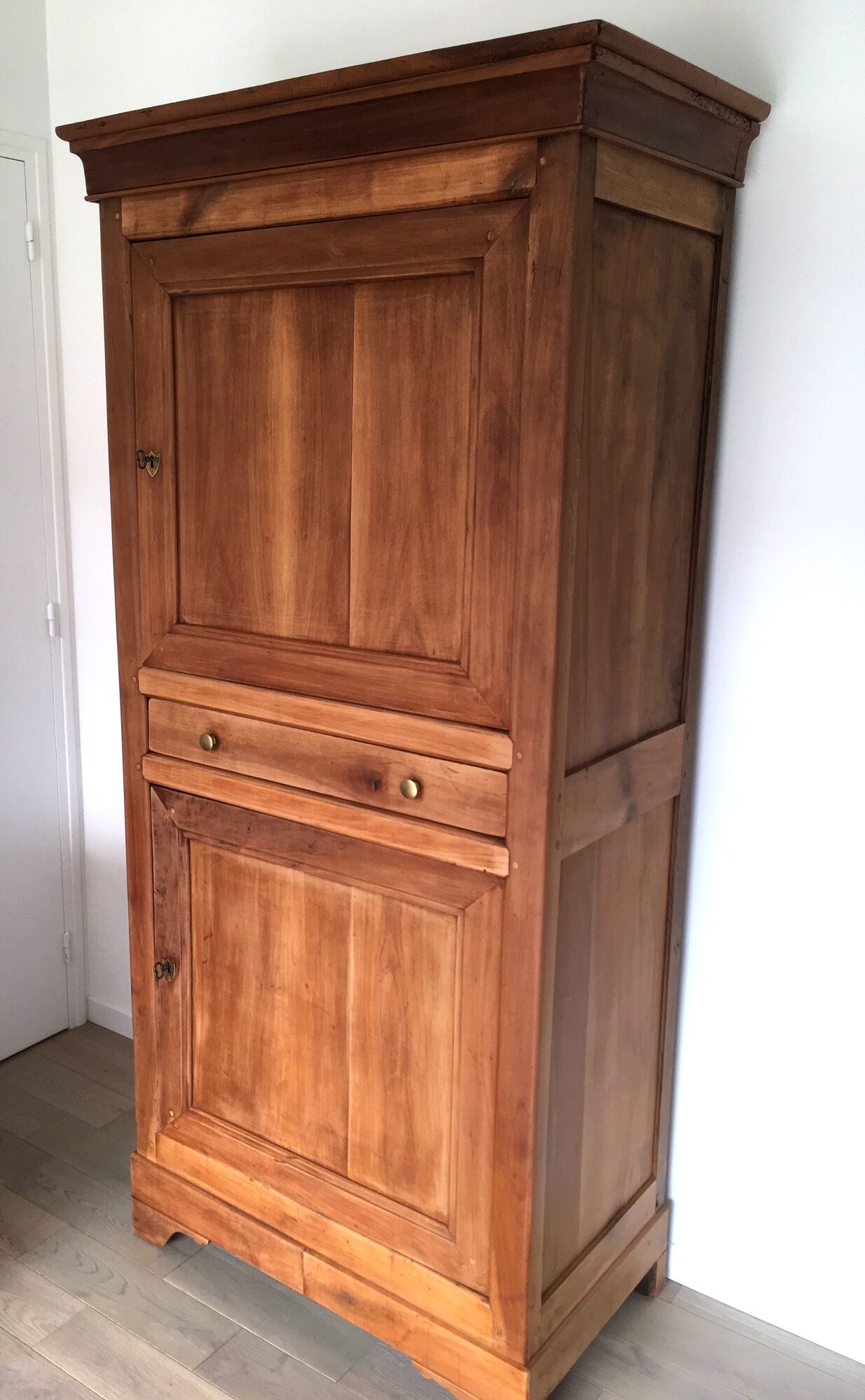 Standing man wardrobe