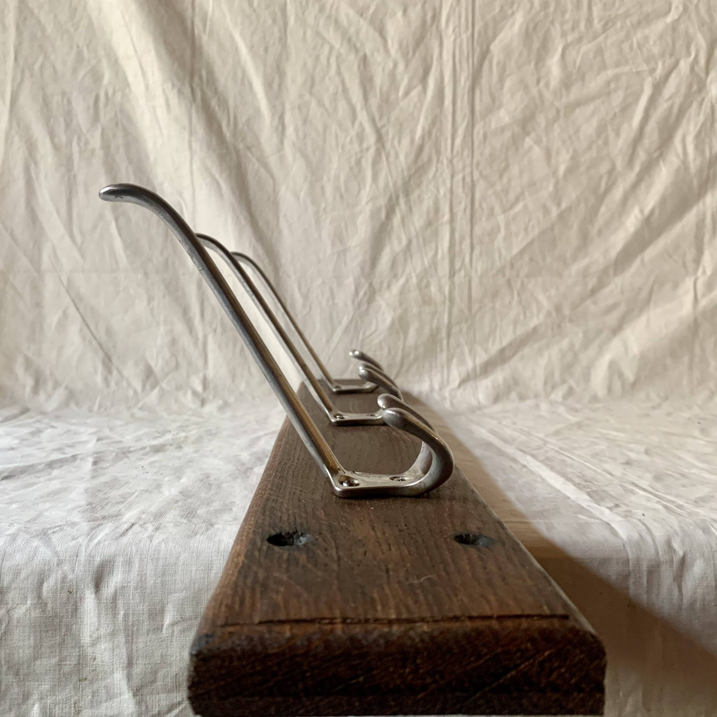 Vintage wall-mounted coat rack in solid wood - 3 cast aluminum hooks