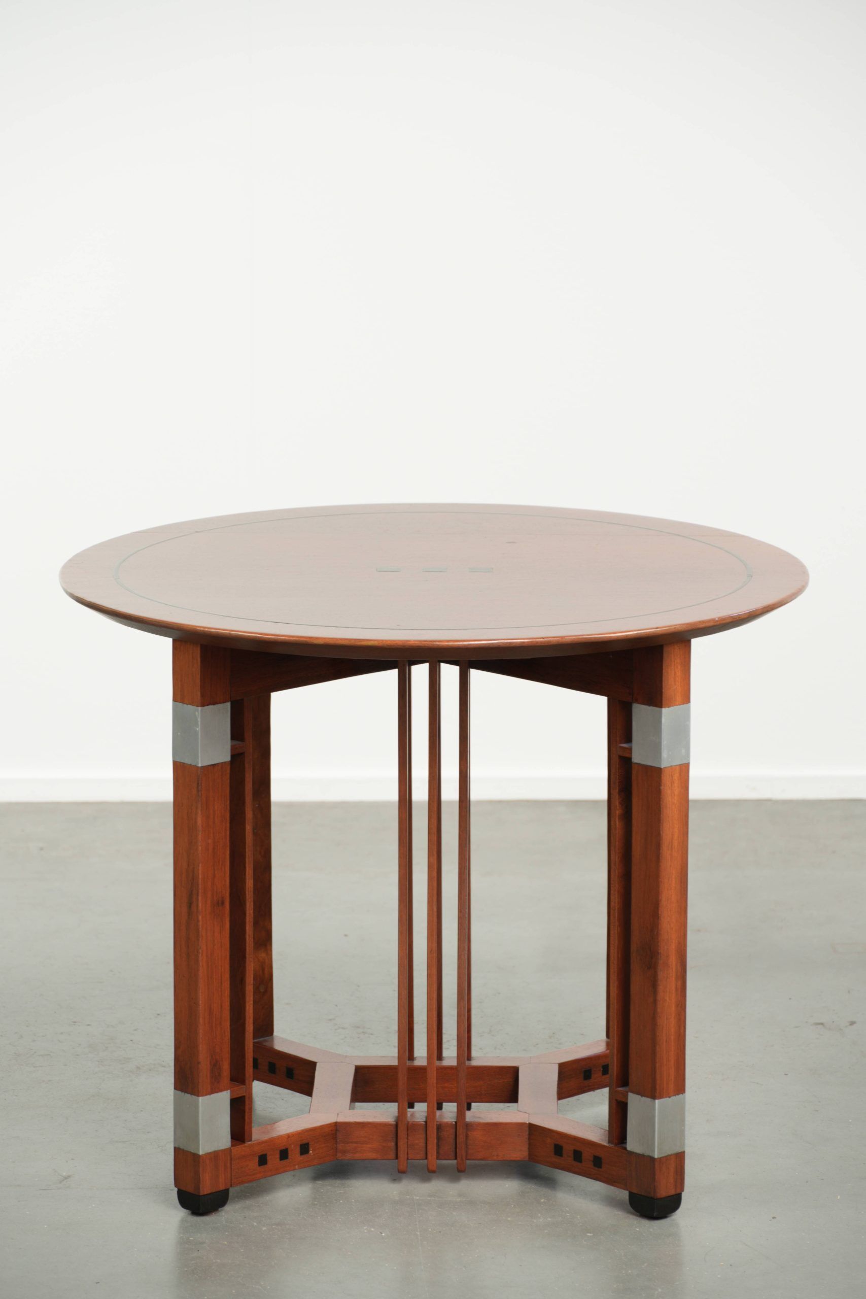 Table d'appoint/café ronde au design Art Déco