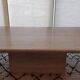 Table basse en travertin beige clair polie.