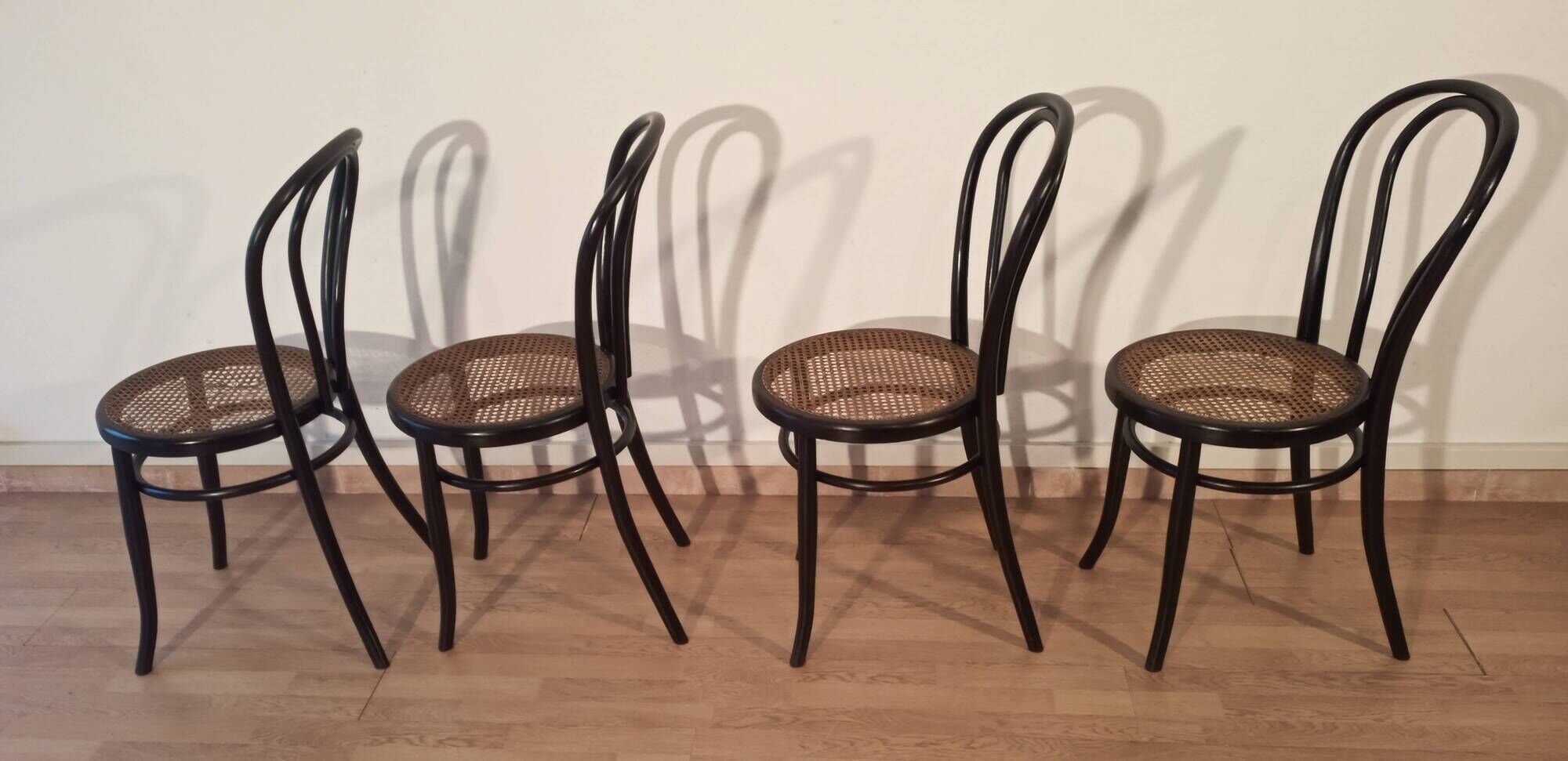 Chaises de salle à manger en hêtre courbé dans le style de Thonet, Italie, lot de 4
