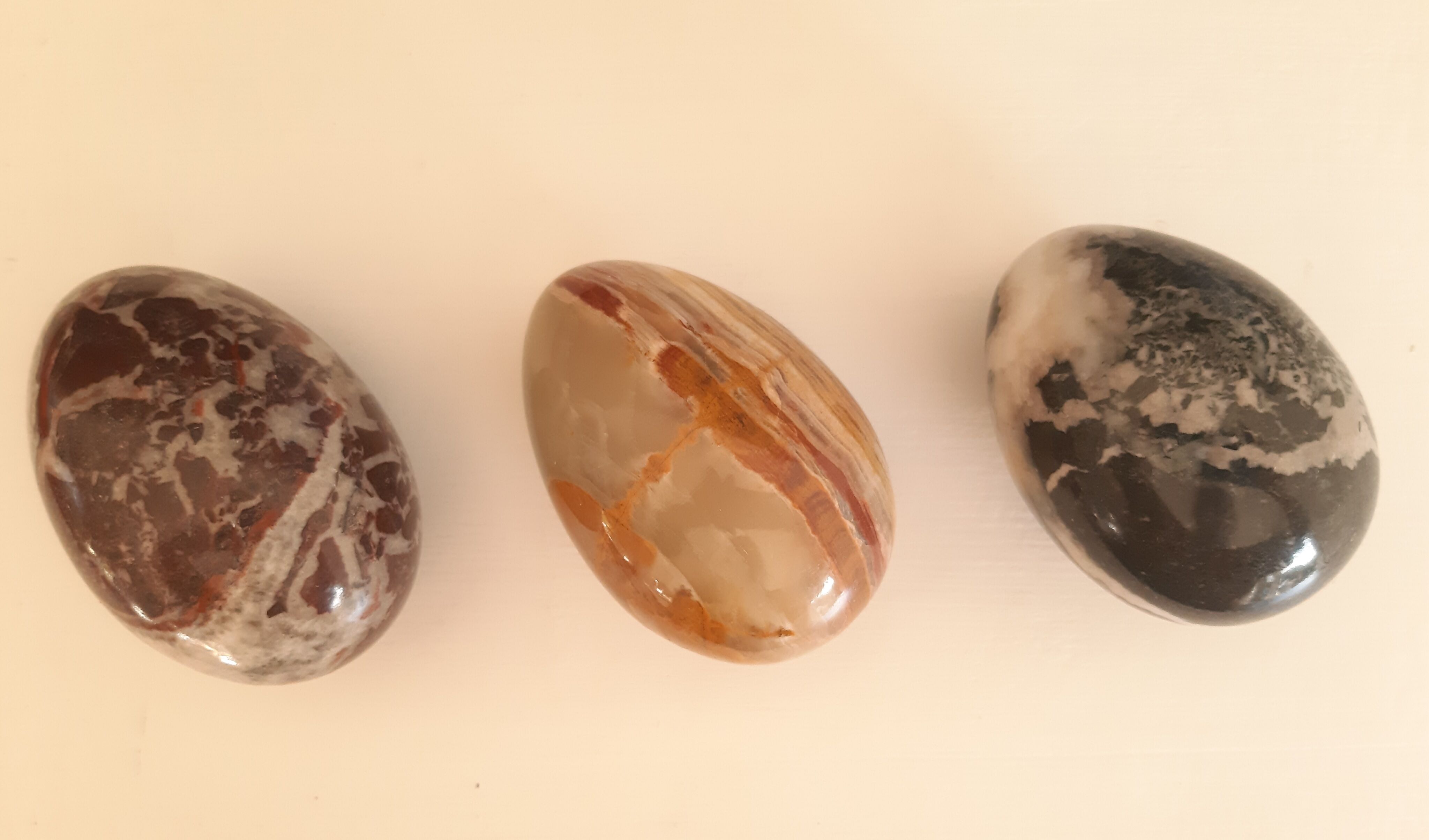 Alabaster cup and 3 eggs