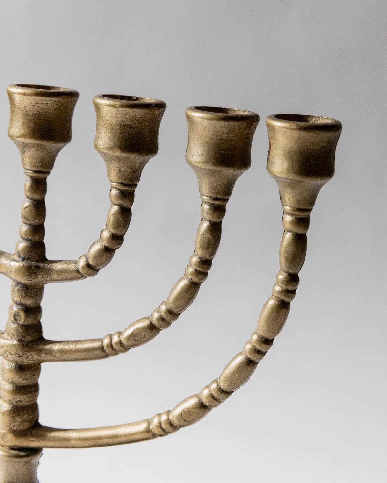 Bougeoir vintage en laiton des années 1950, ménorah à sept branches avec décor ornemental