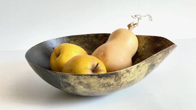 Vintage brass drop-shaped fruit bowl