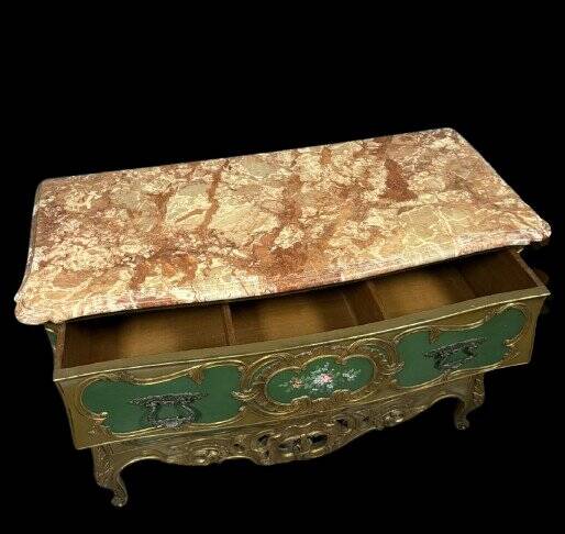 Commode sauteuse Vénitienne galbée style louis XV en bois doré et bois laqu