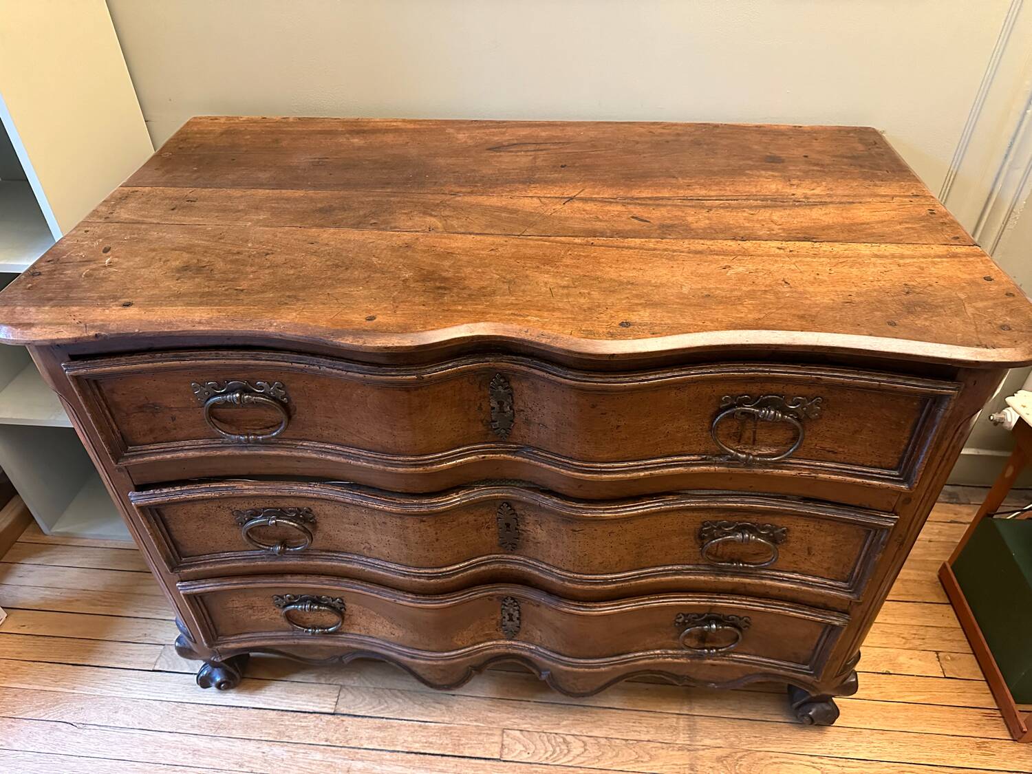 18th century walnut chest of drawers