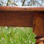 Ancienne table console en noyer, pieds en cuillère de miel