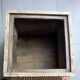 Tabouret coffre en teck naturel brun et noir.