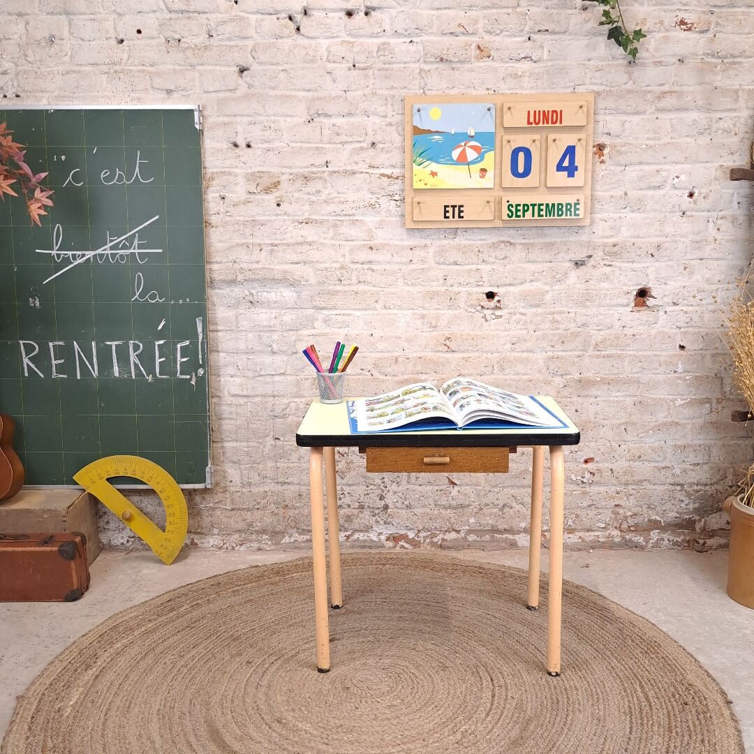 Bureau d'ecolier en formica