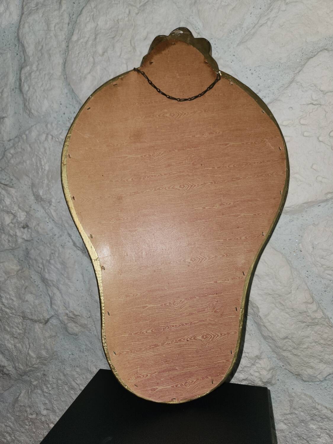 Crested mirror