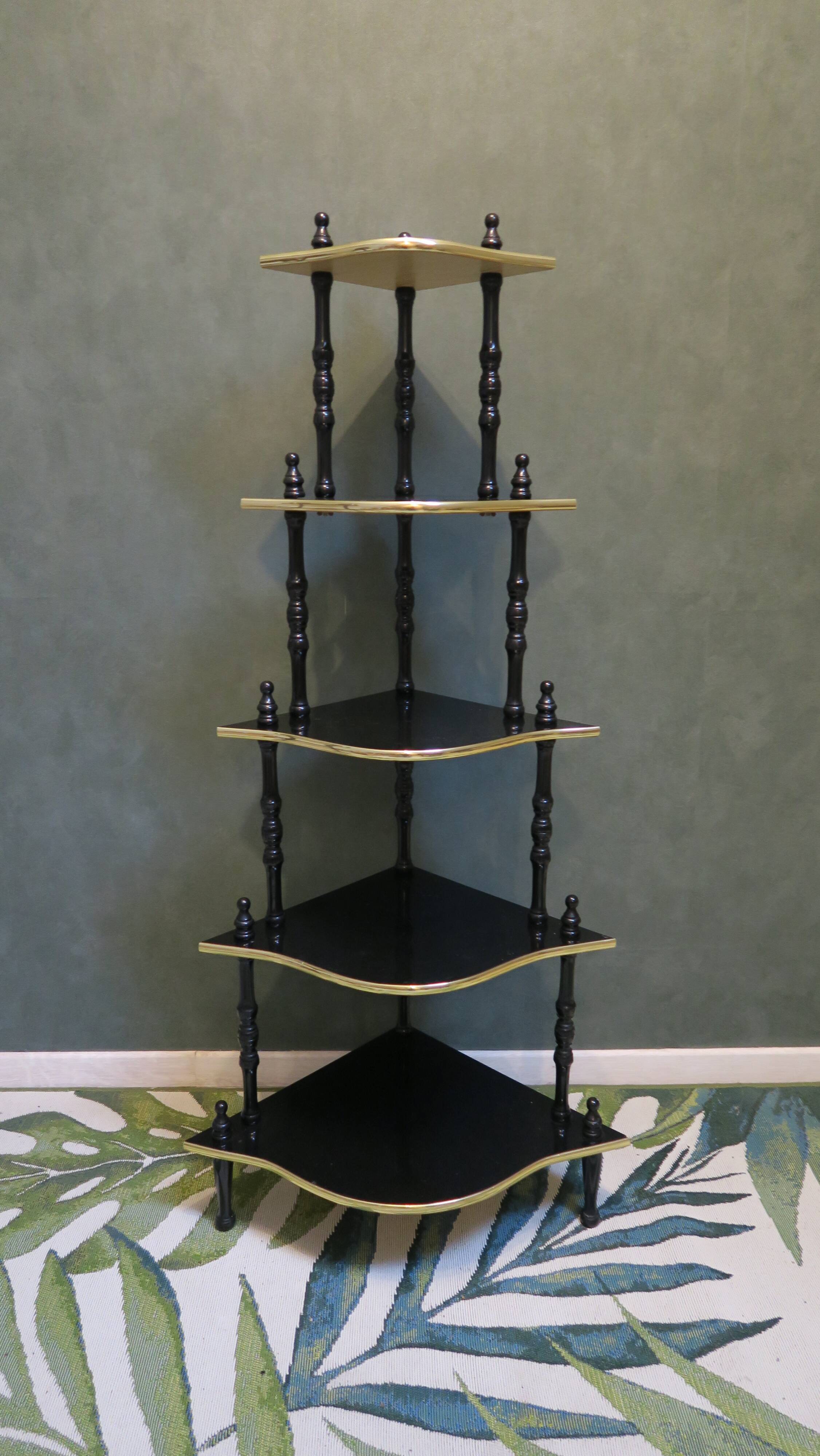 Hanging shelf, with two sides.