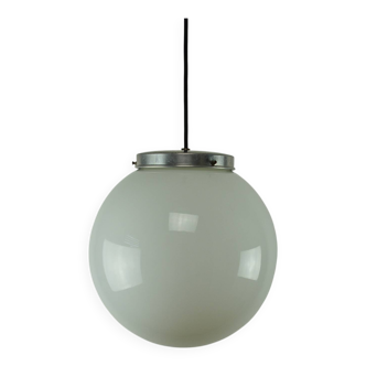 Suspension sphérique italienne en opaline et métal du milieu du siècle