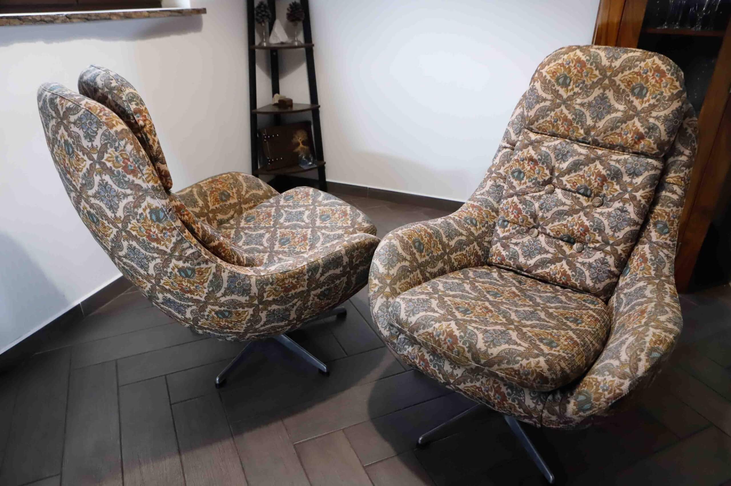 Set of 2 vintage high-back swivel armchairs with abstract upholstery
