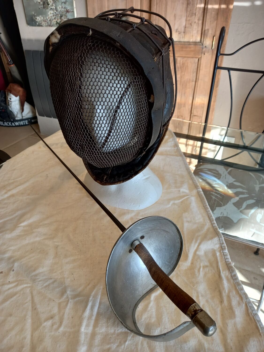 Fencing mask and ferret