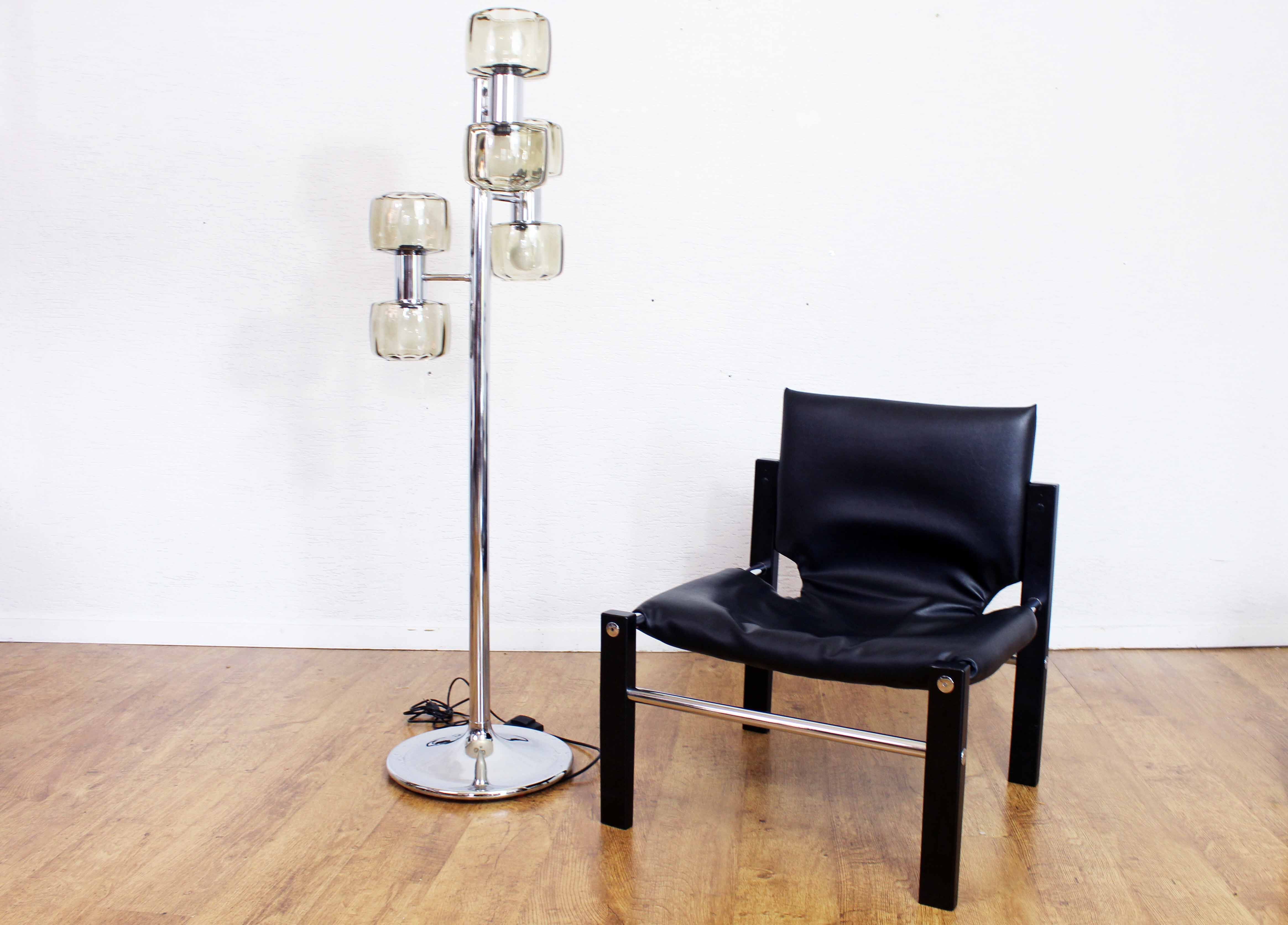 Lampadaire vintage en métal chromé et verre