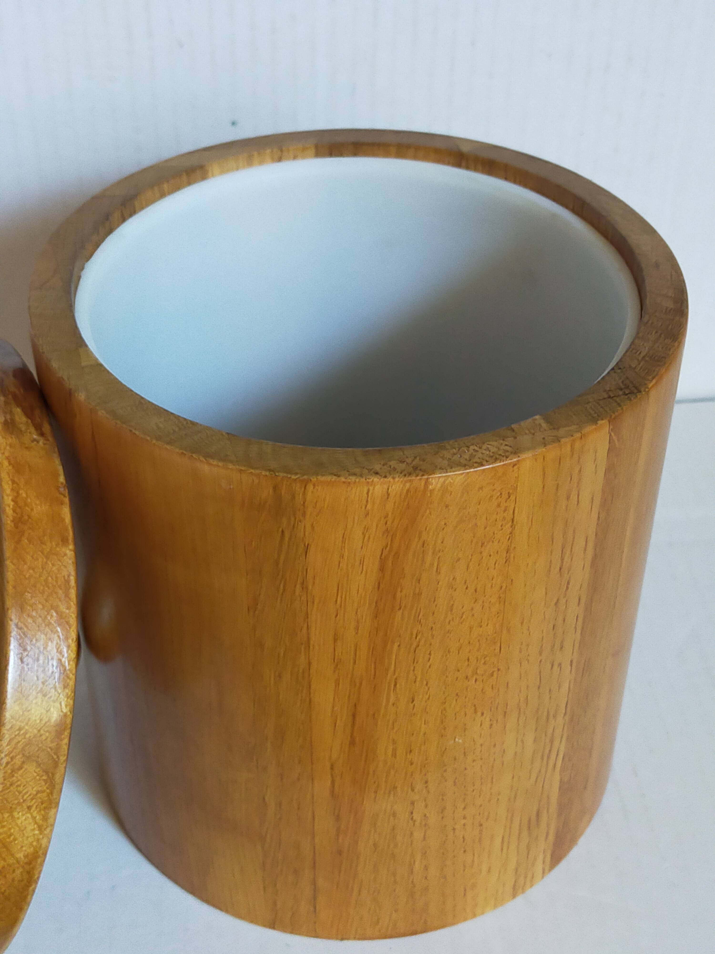 Vintage varnished solid blond wood box