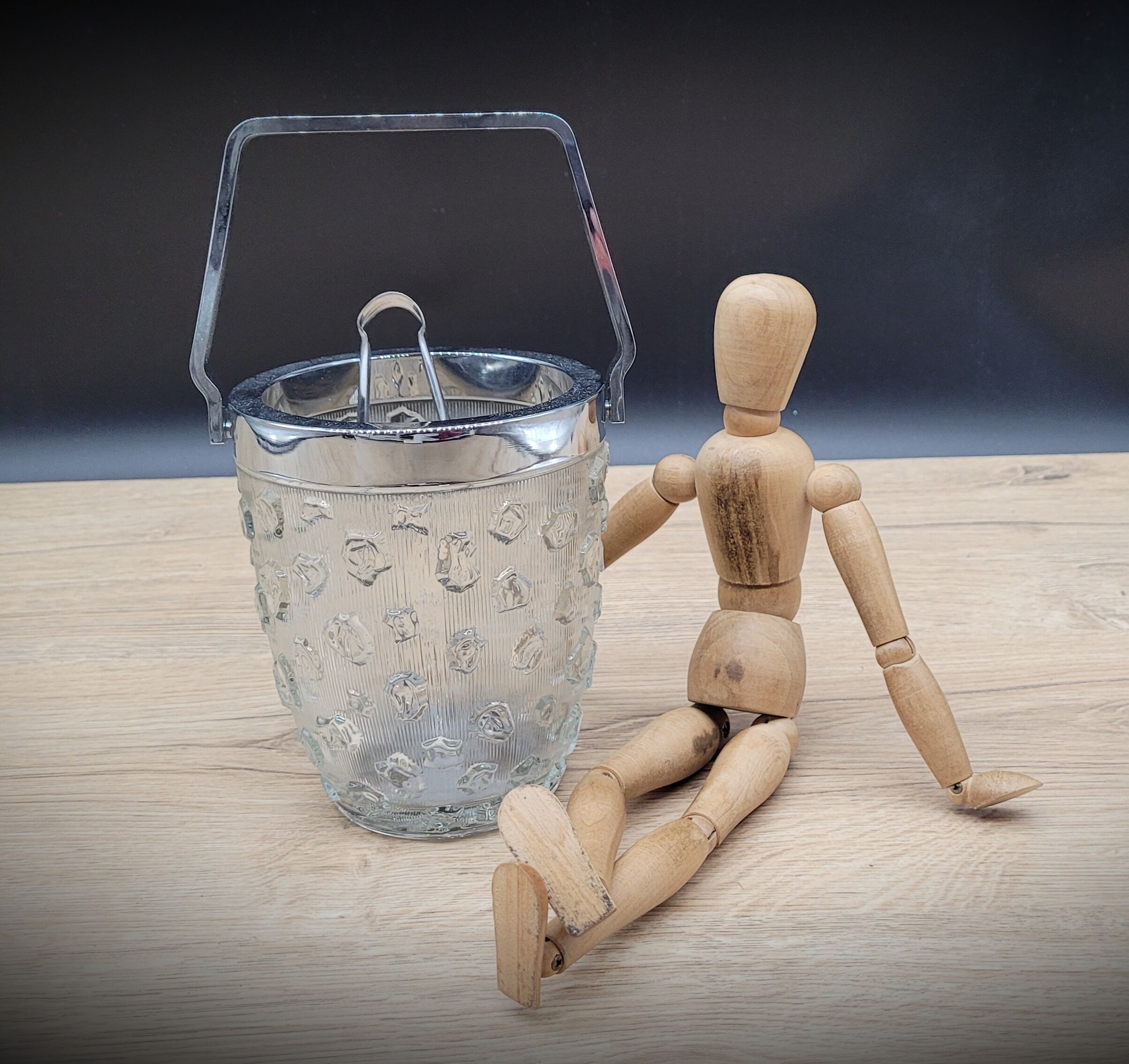 Bucket ice cubes glass