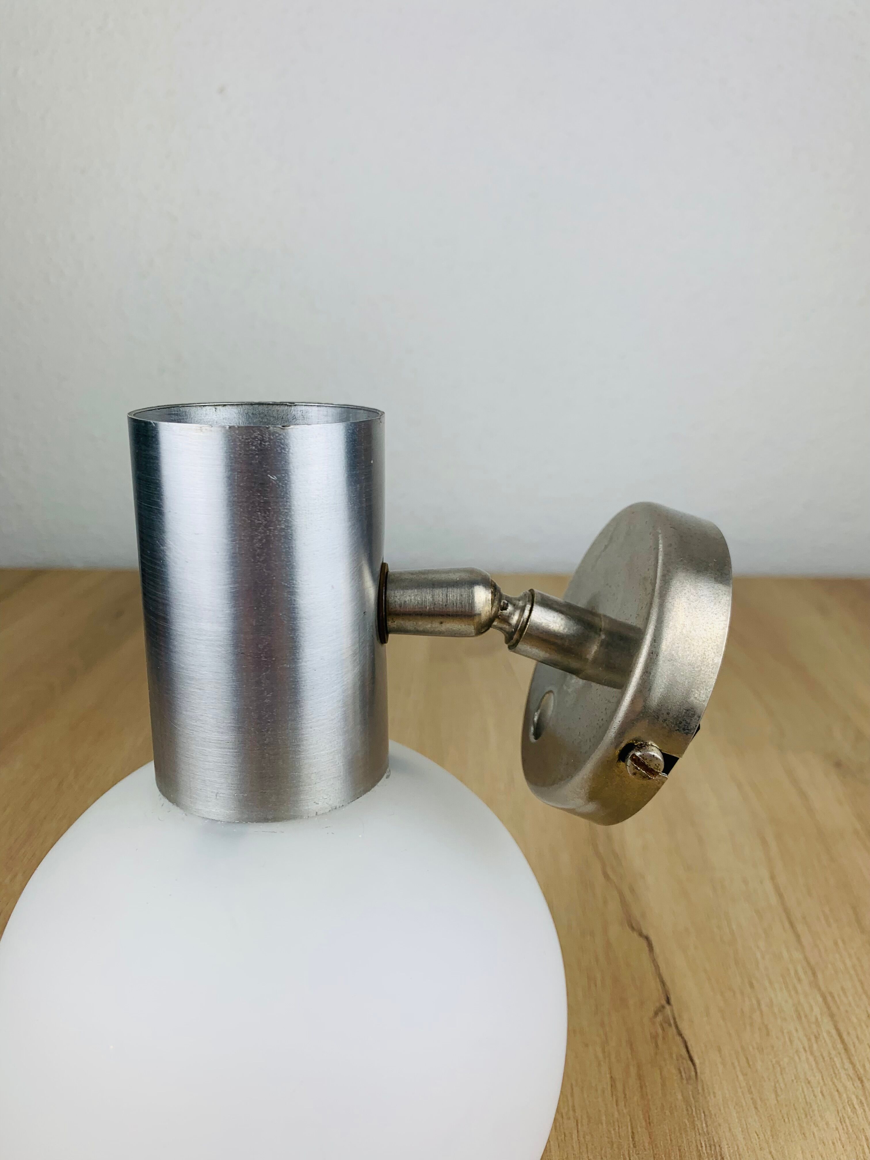 Space age opaline globe wall light, adjustable, and brushed metal, 1960s.