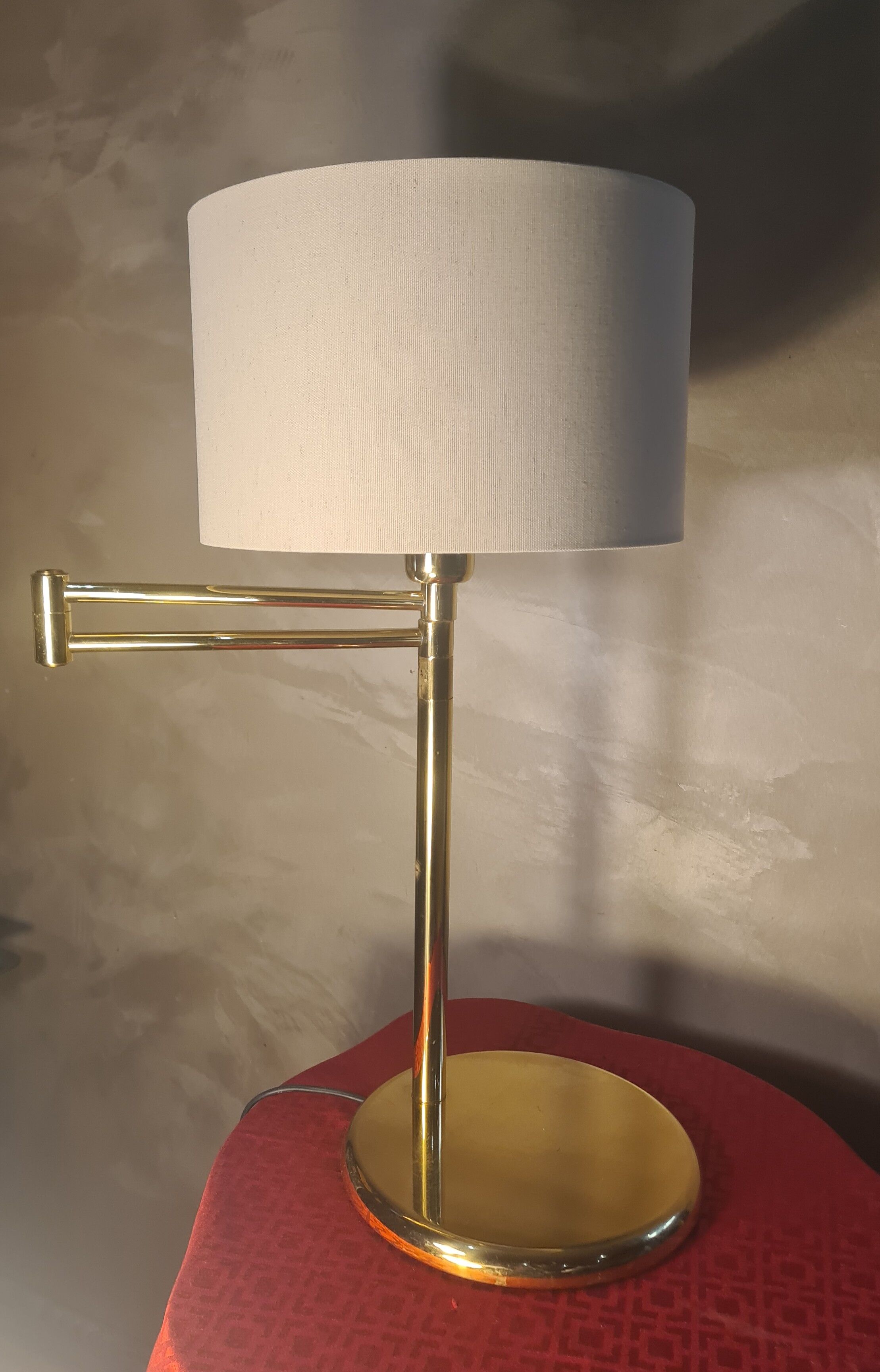 modular table lamp in a chic and timeless style 56x36. It is made up of