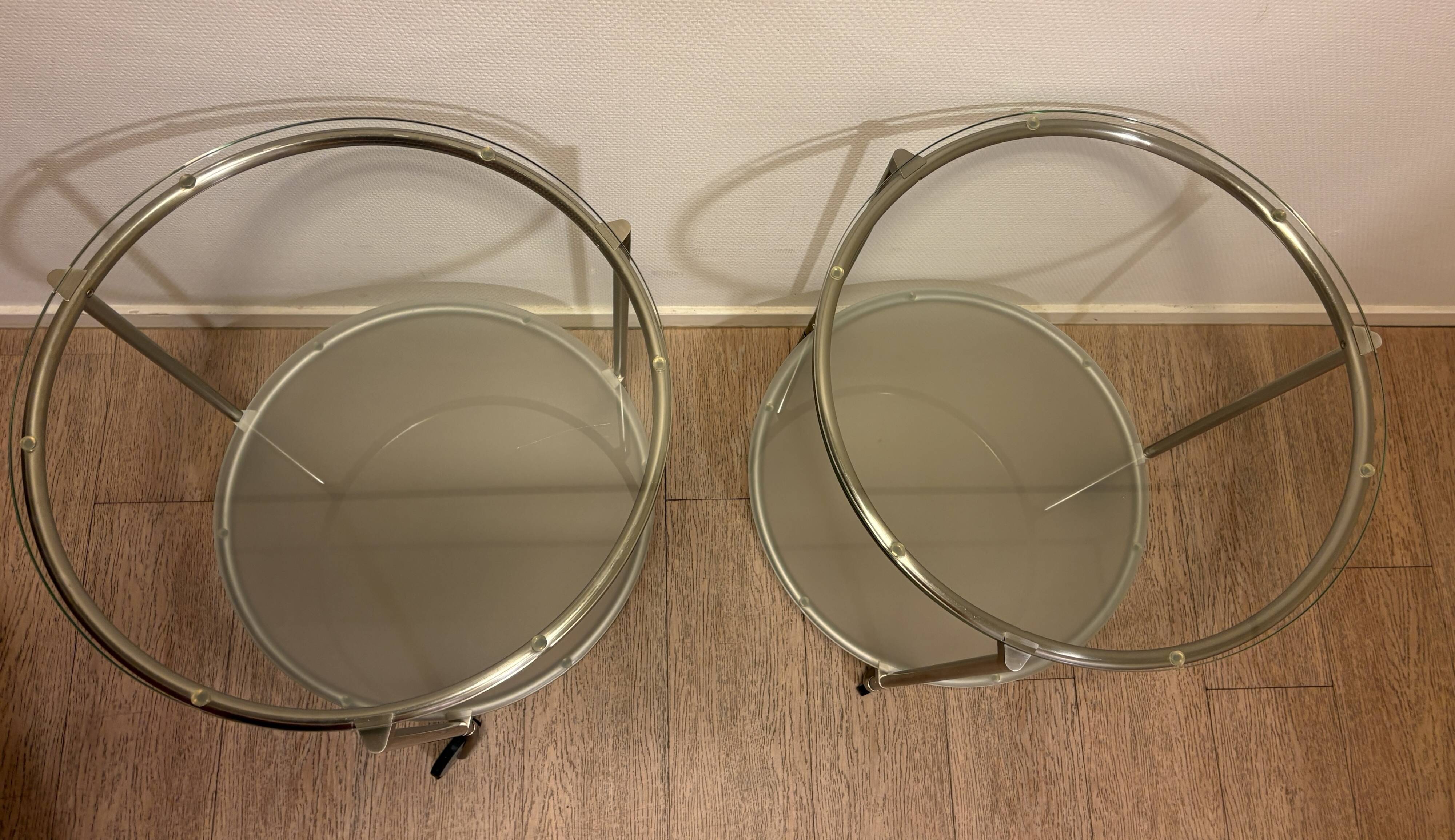 Ensemble de deux chariots en verre à deux niveaux, modèle Strind par Ehlen Johansson pour IKEA.
