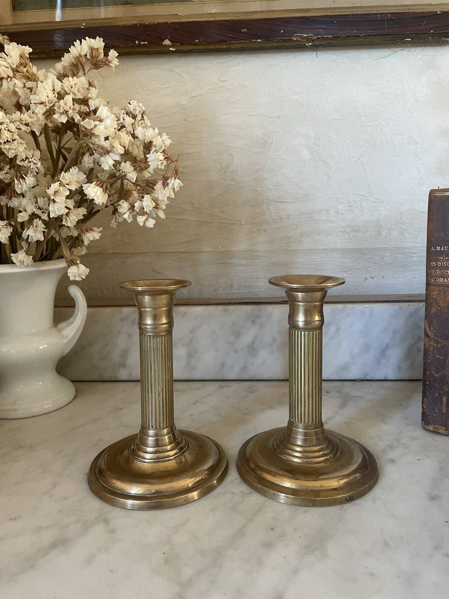 Pair of fluted column candlesticks in brass