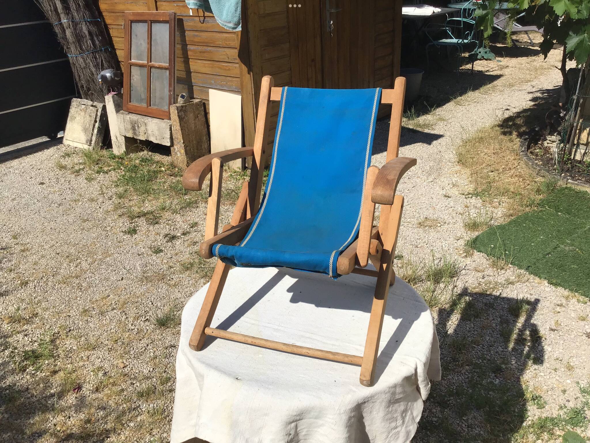 Small folding canvas children's armchair for beach camping