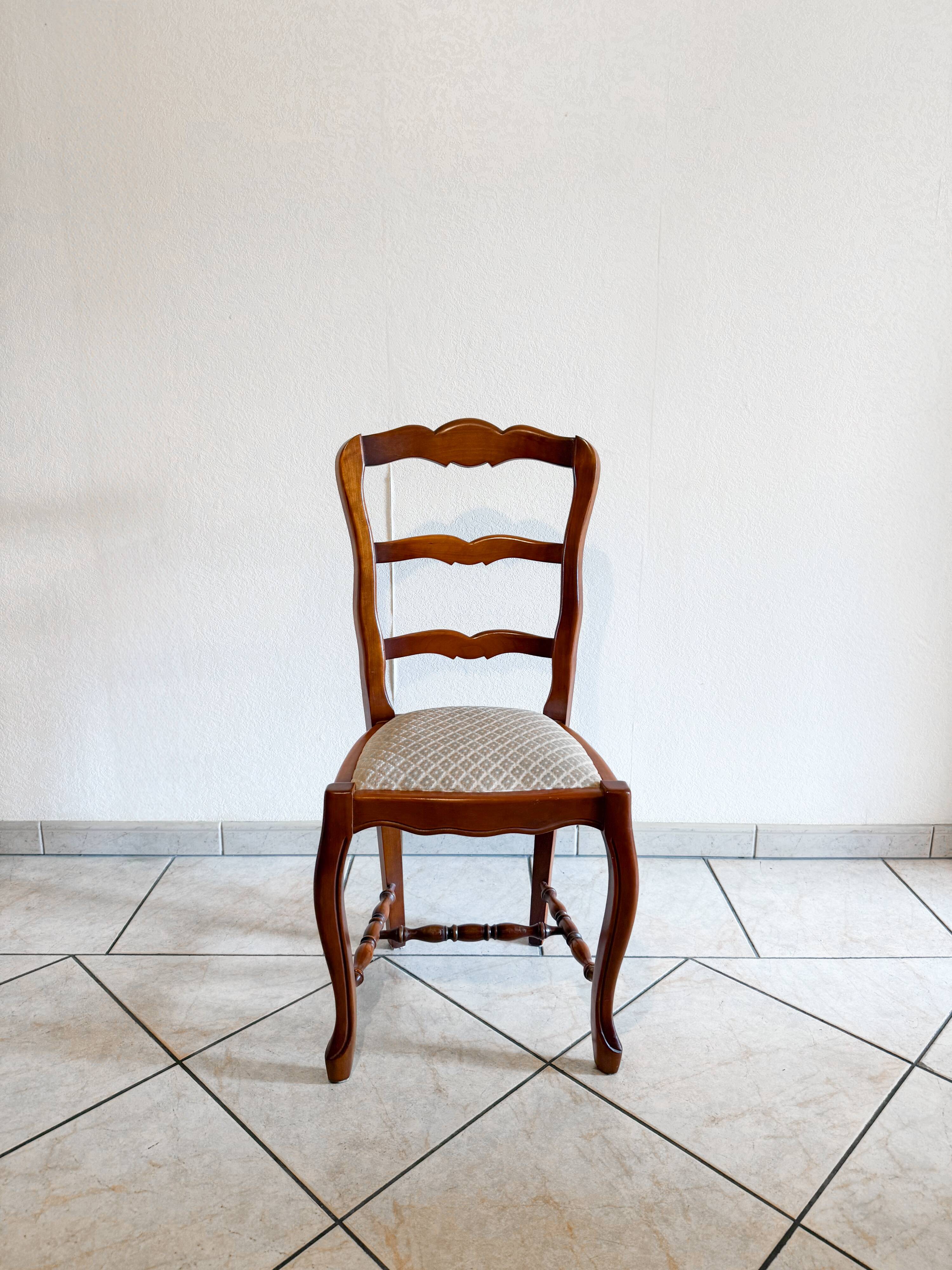 Chaise en bois et velour style Louis xv