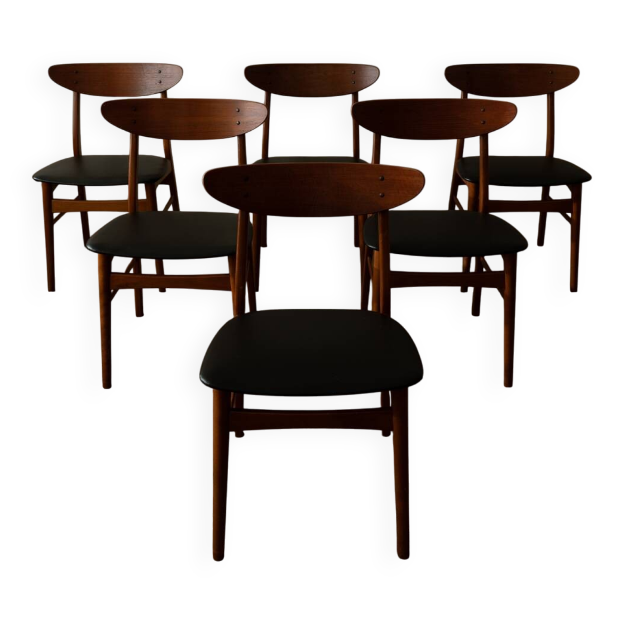 Ensemble de 6 chaises de salle à manger danoises des années 50 · Teck et Skai noir