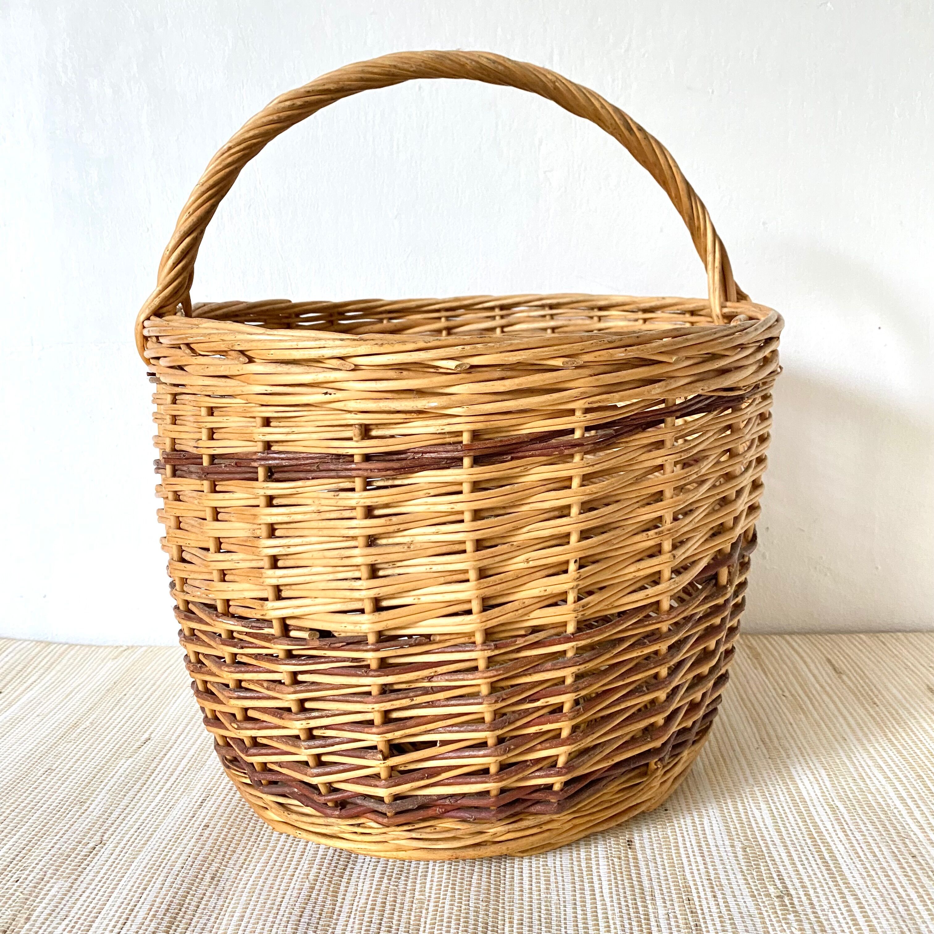 Round two-tone woven wicker basket