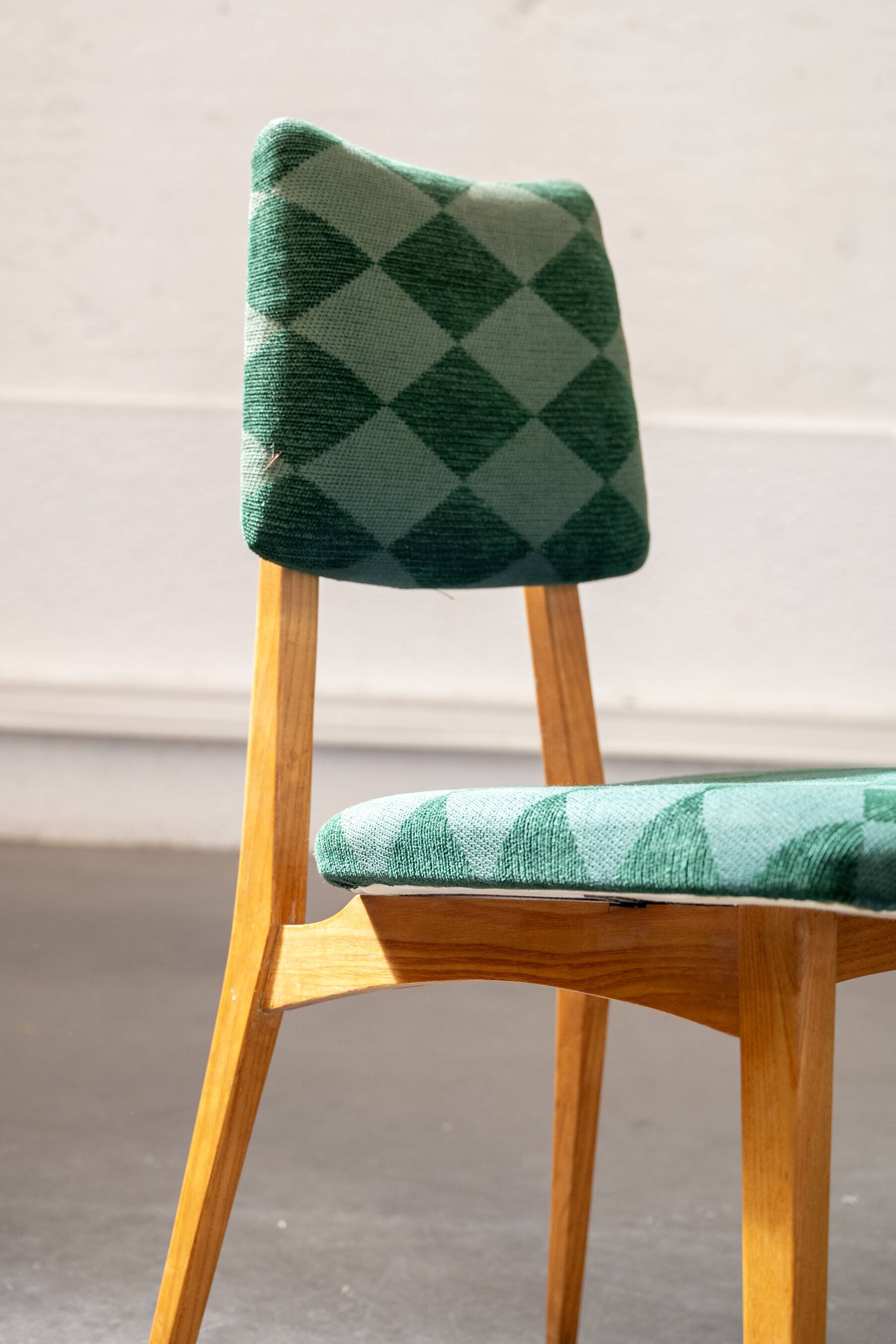 Set of 4 volak chairs