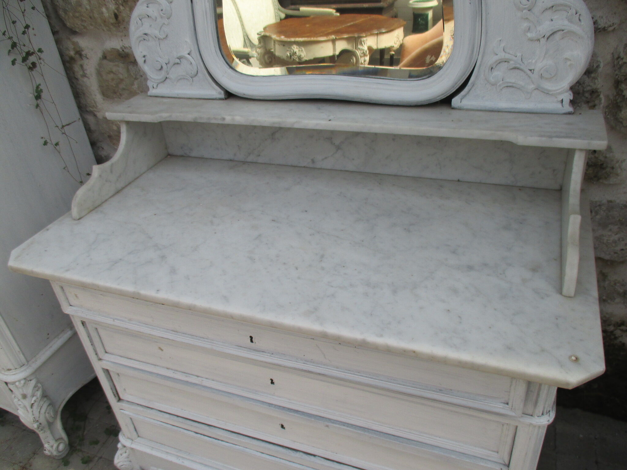 Dressing table