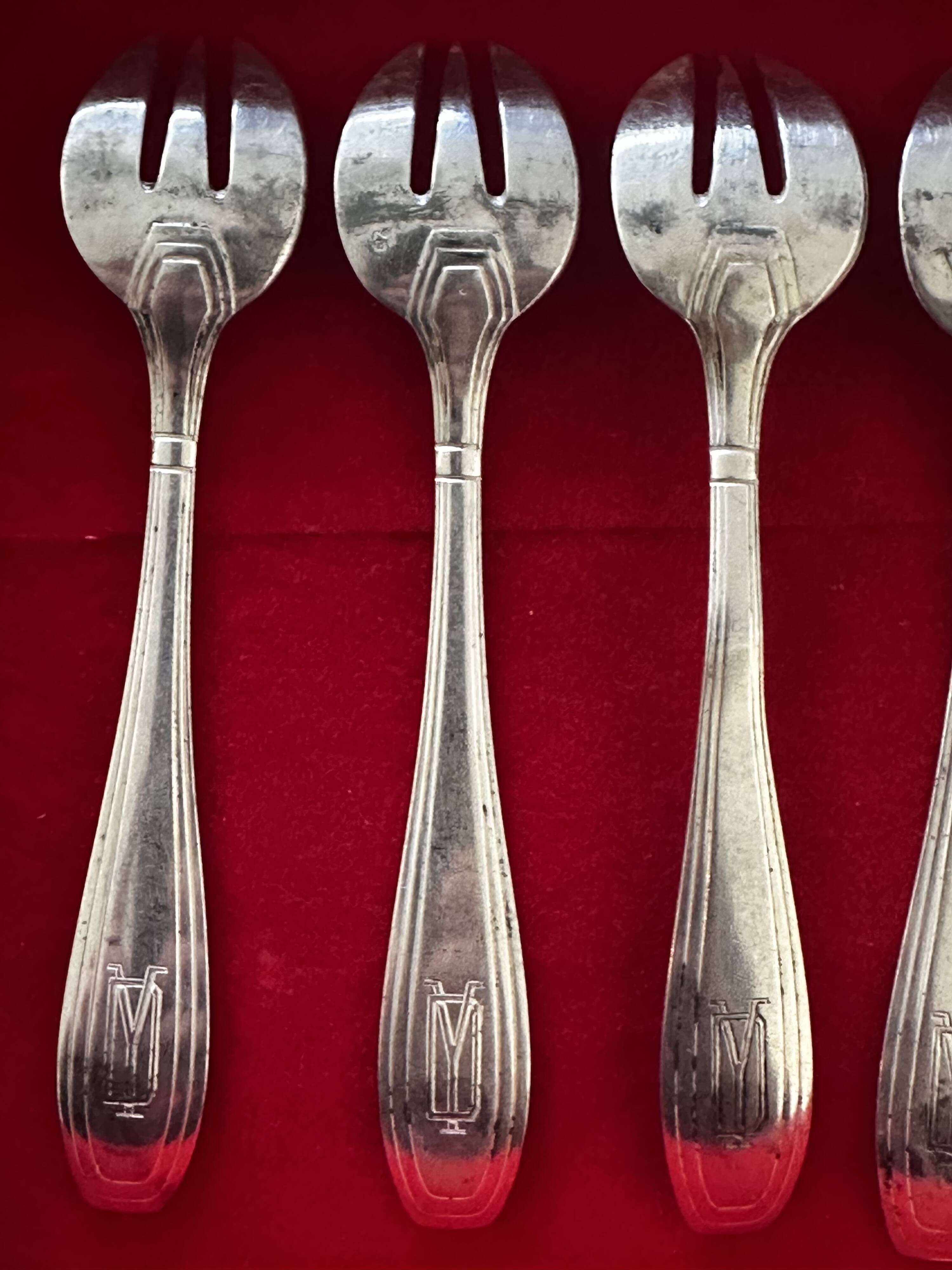 6 Oyster forks, Art Deco period 1930 - solid silver, initials YD