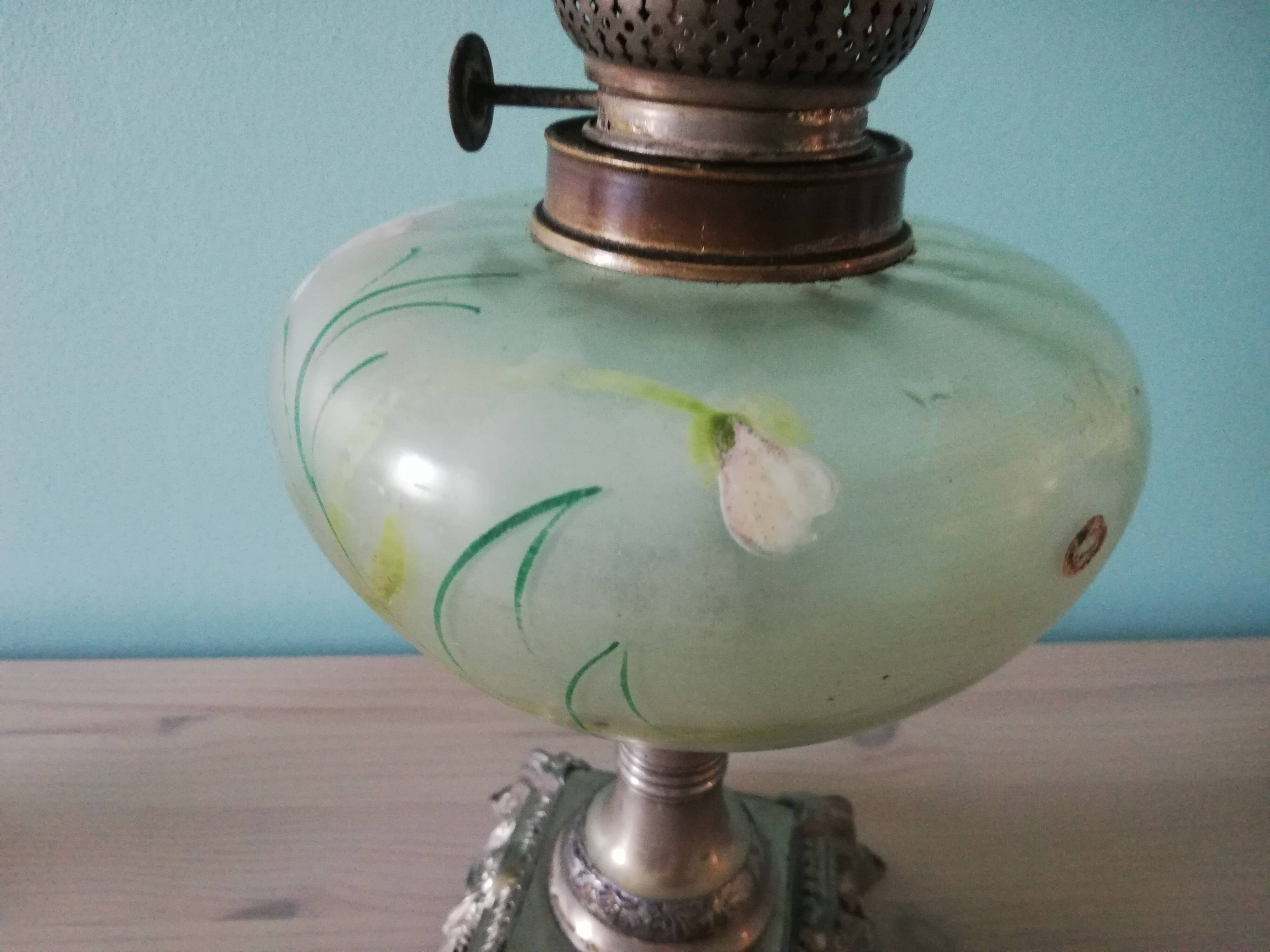 Lampe à pétrole très ancienne (verre style J.T. Legras)