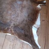 Tapis en peau de vache, vintage des années 1980. Travail artisanal, fait ma