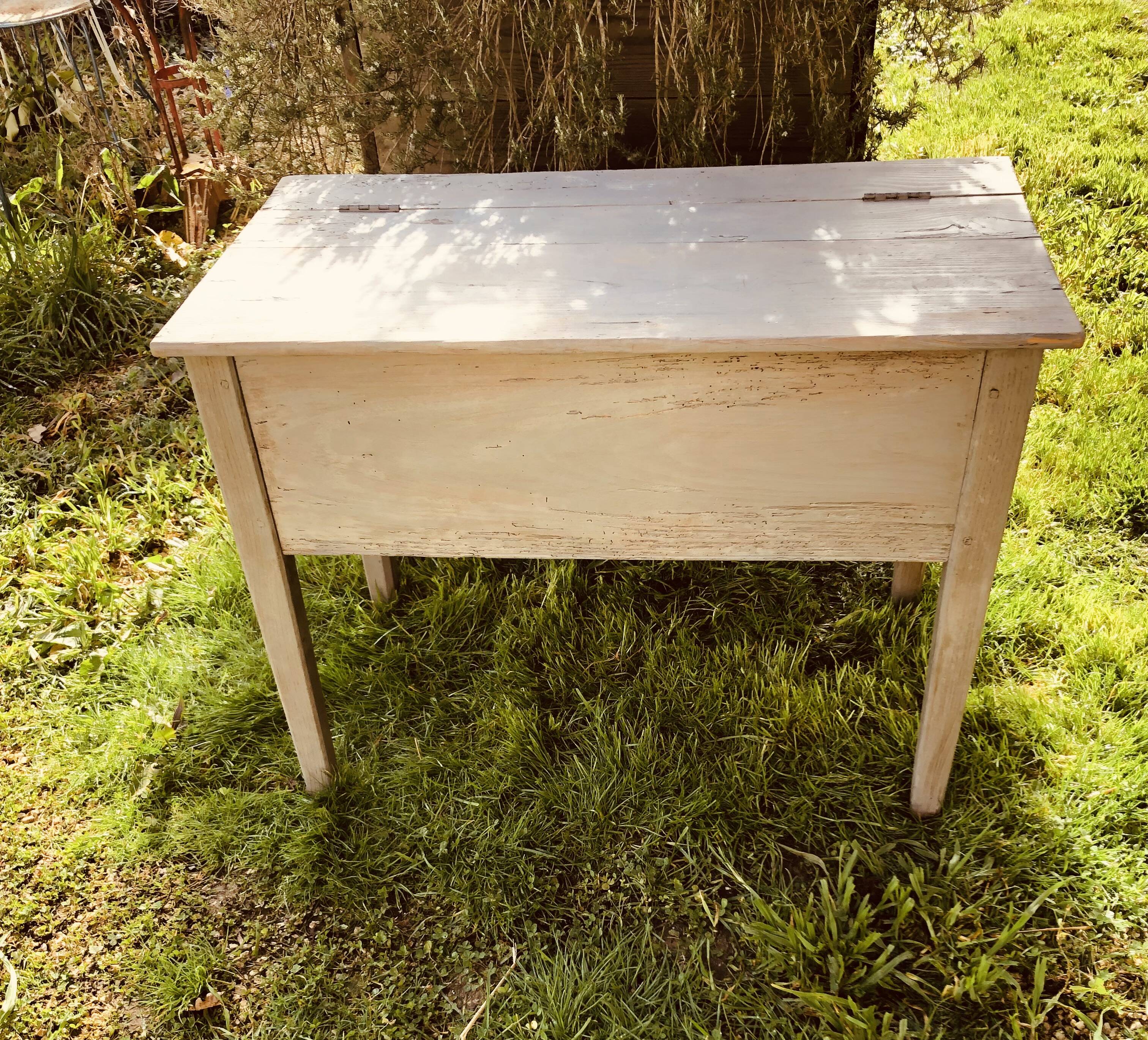 Wooden companion drainer with patina