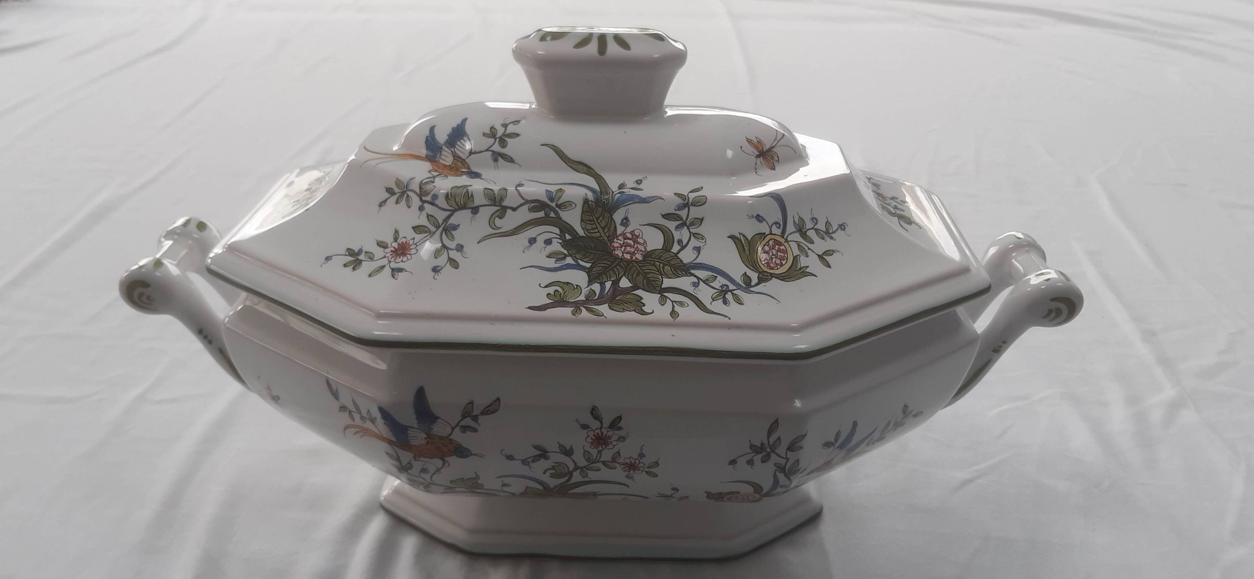 Lallier earthenware soup tureen in Moustiers