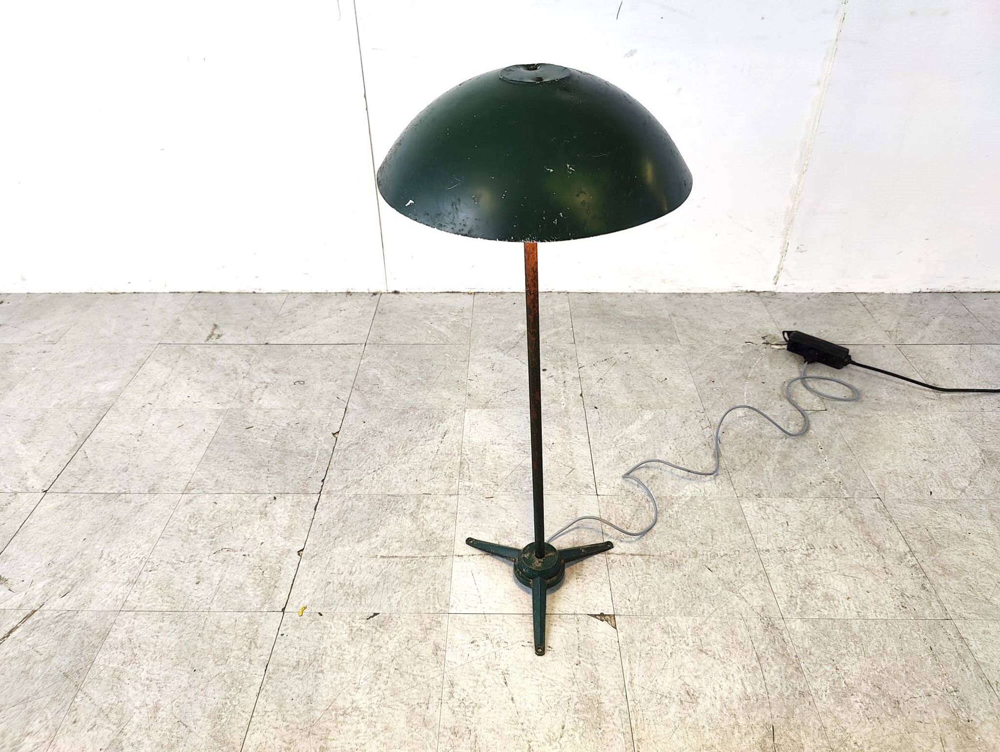 Lampadaire industriel en métal, années 1970