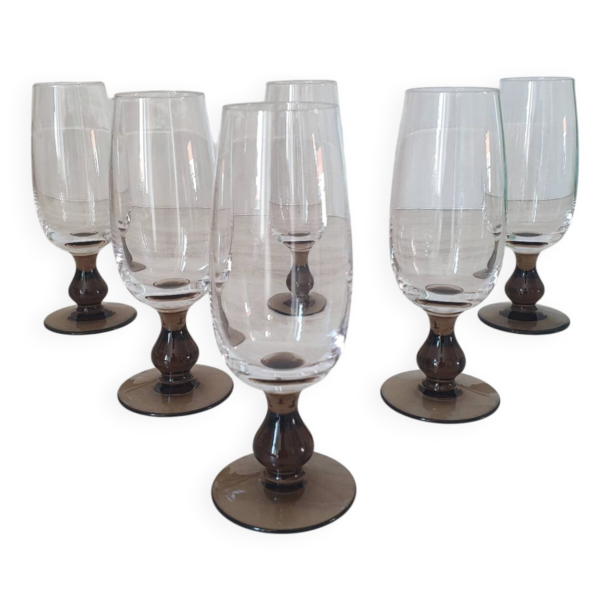 Champagne flutes with smoked brown glass feet