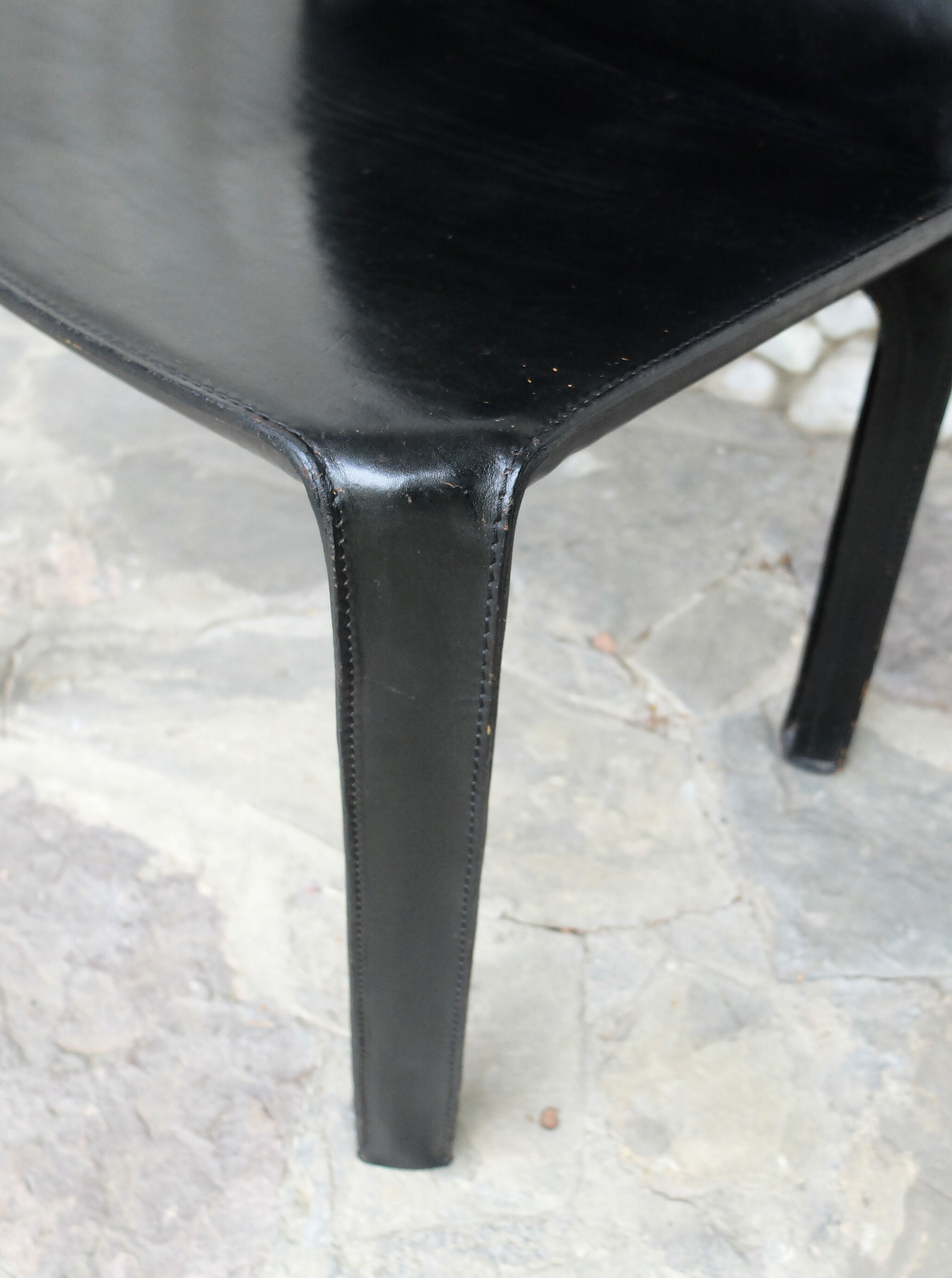 CAB 412 chair in black leather, Mario Bellini design for Cassina