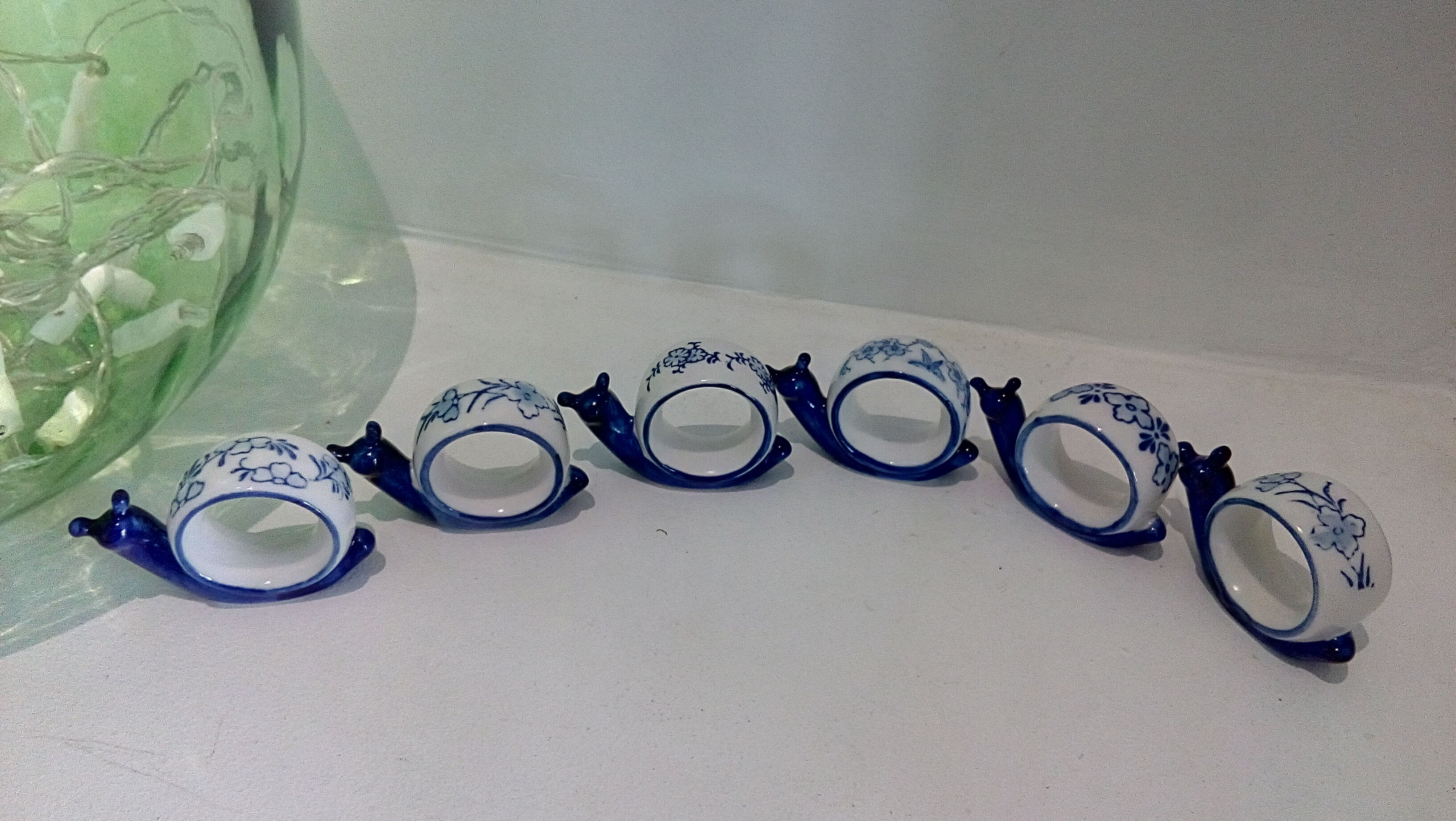 Set of 6 rounds of blue ceramic snail towel