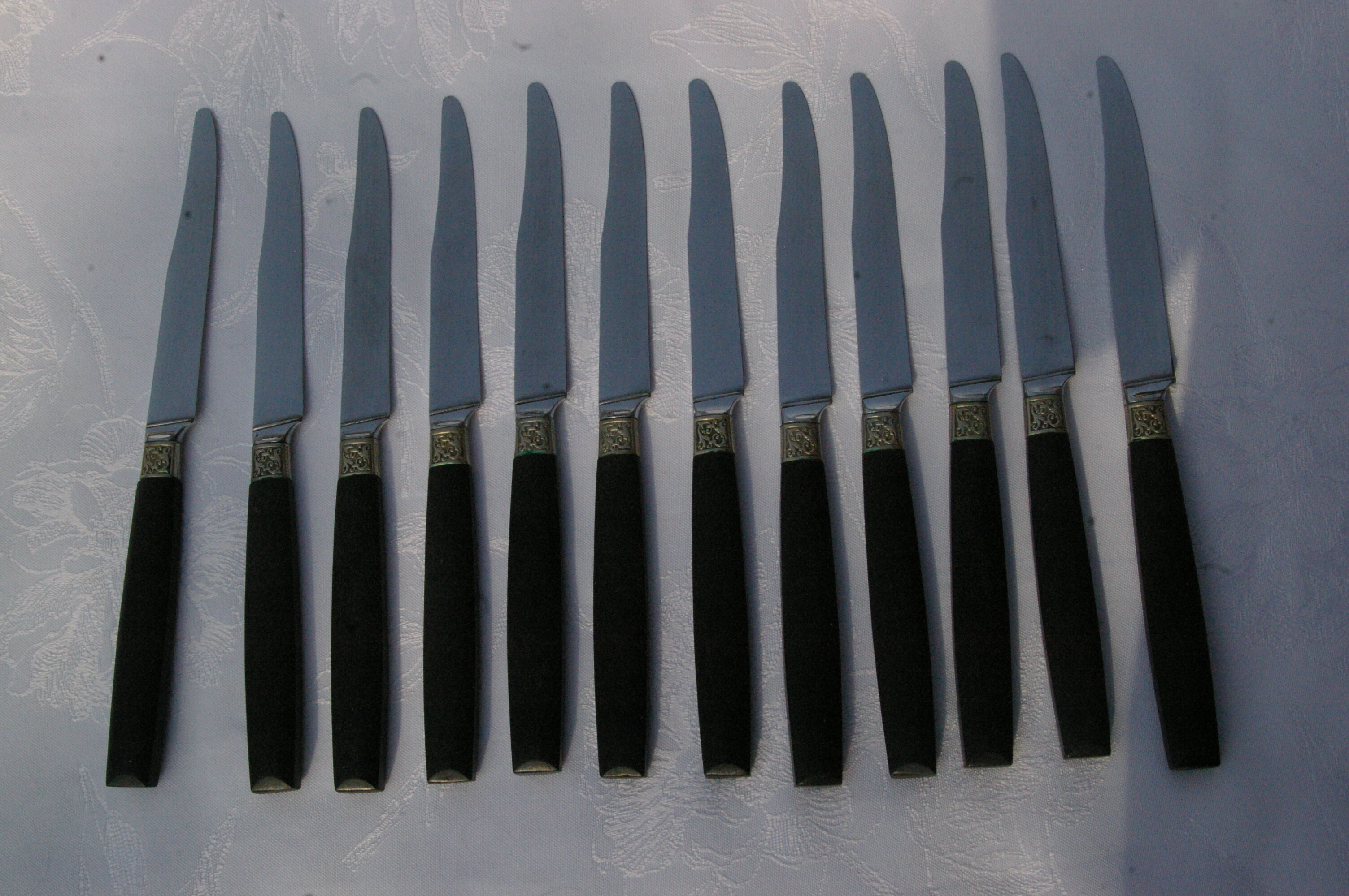 12 dessert knives hors d'oeuvre cheese- handle ebène