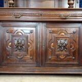 Beautiful Renaissance style sideboard in solid walnut, fully carved